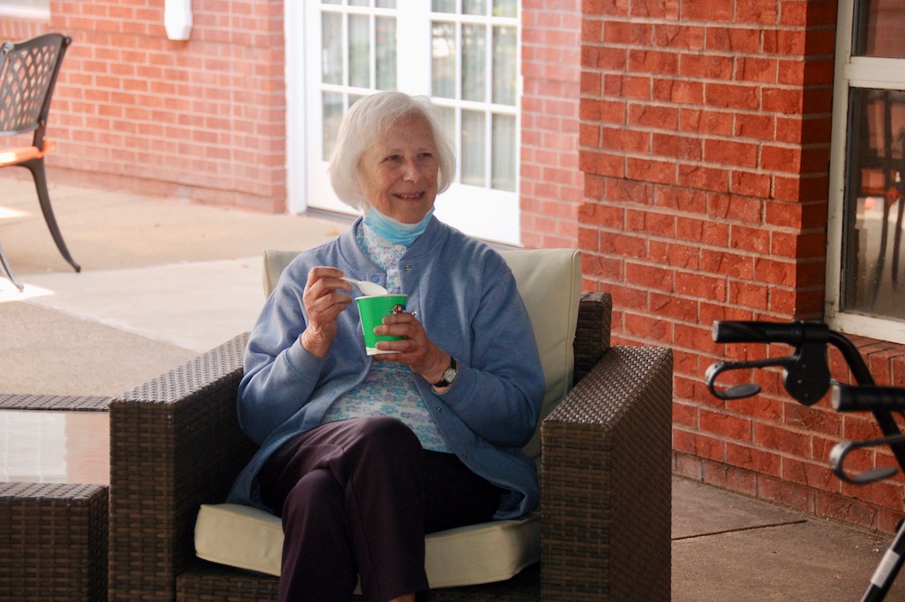 senior resident at kona ice event