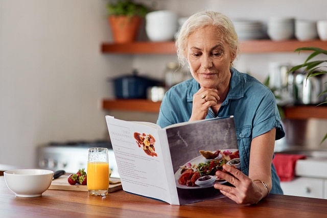 Taste the Food as You Evaluate Assisted Living Options Near You